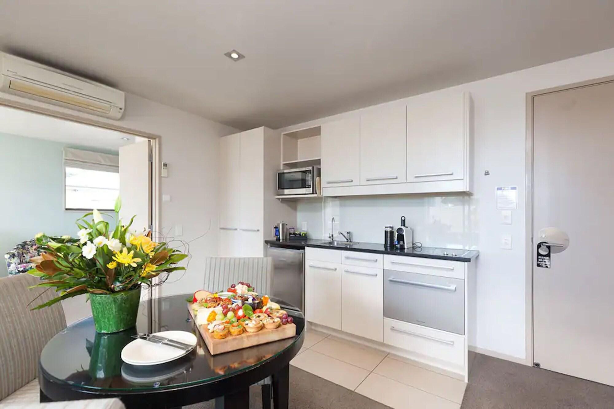 Palazzo Motor Lodge Νέλσον Εξωτερικό φωτογραφία A typical kitchen in a serviced apartment