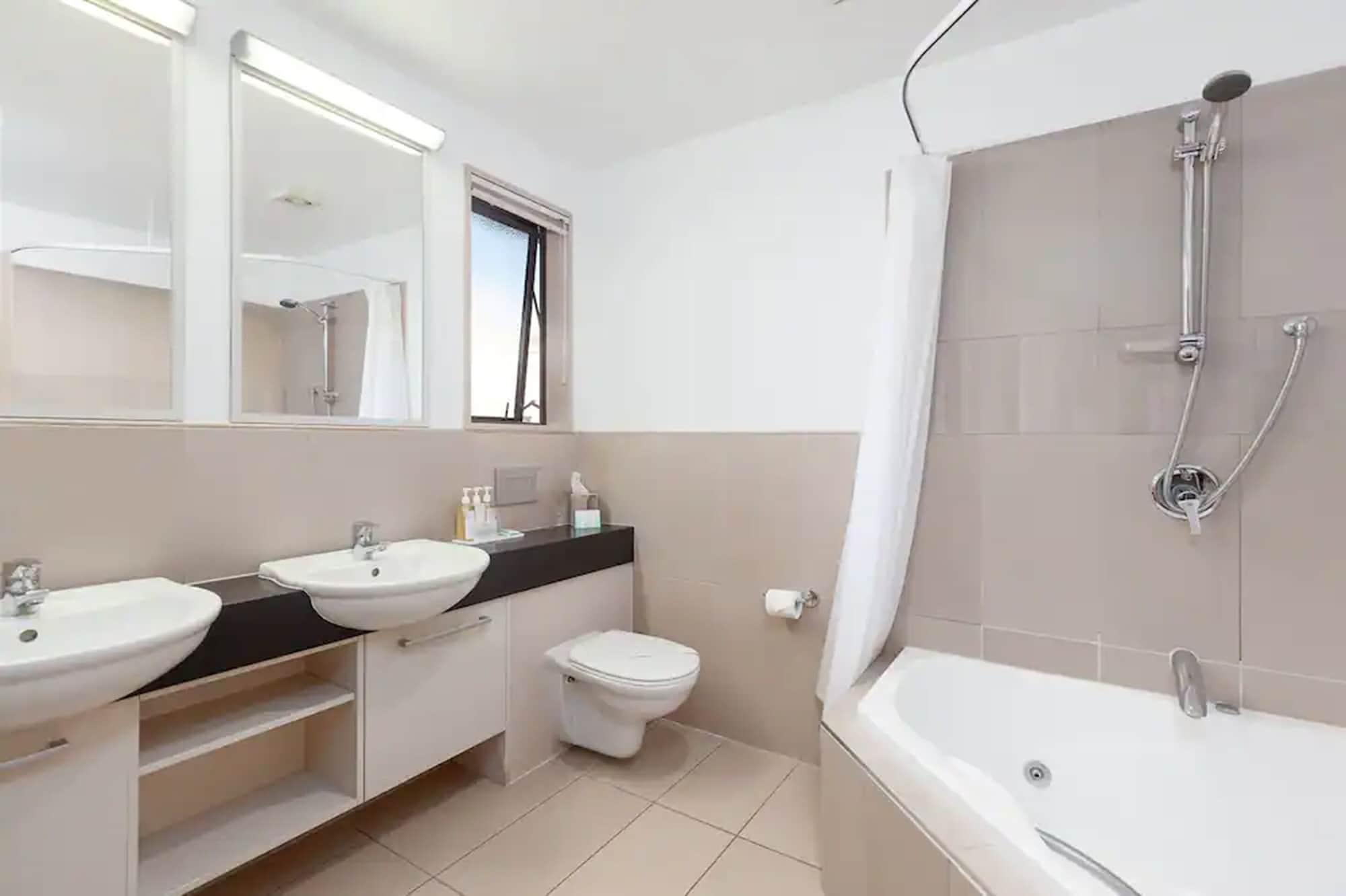 Palazzo Motor Lodge Νέλσον Εξωτερικό φωτογραφία A bathroom